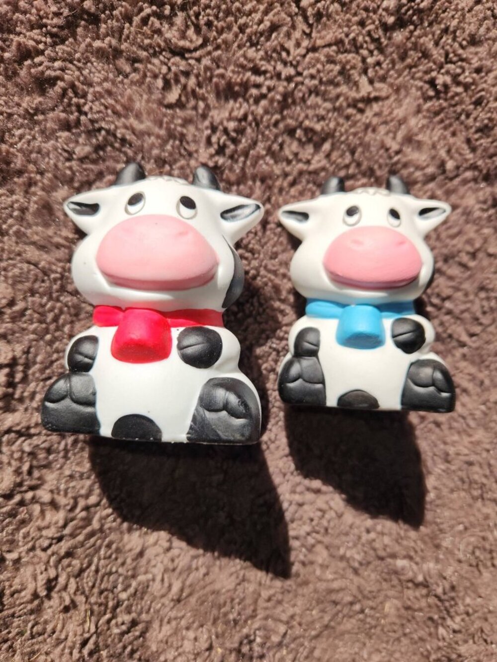 New 2pc Salt & Pepper Shakers Cows Porcelain